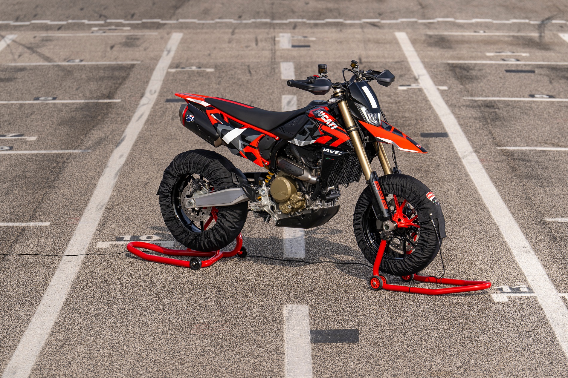 MY24 HYPERMOTARD 698 MONO 07 UC575826 High