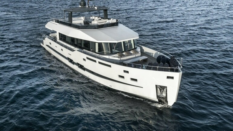 fresh iguazu yacht is the deal of the century perfect and up for grabs at 28m 6