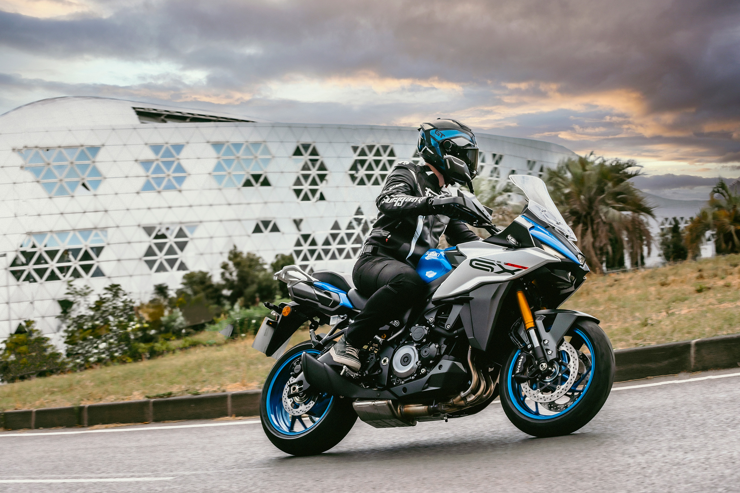 gsx s1000gx 2 Hero product 2560px 1707px 1