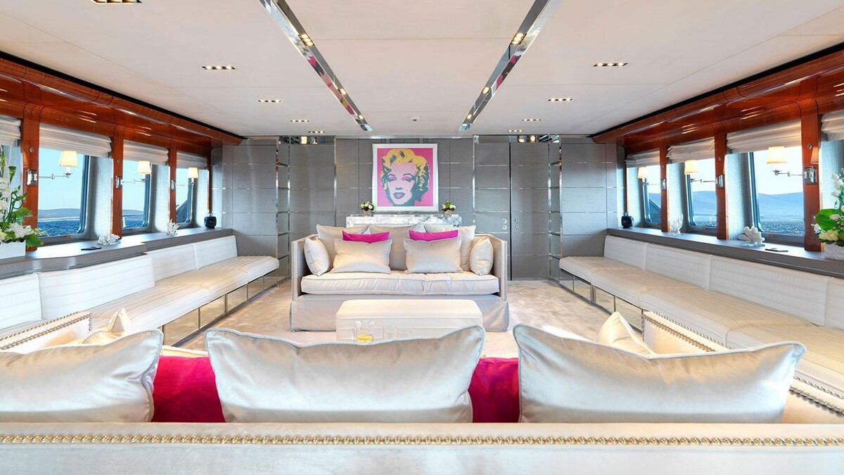 this 15m floating mansion blends striking opulence with high speed 25