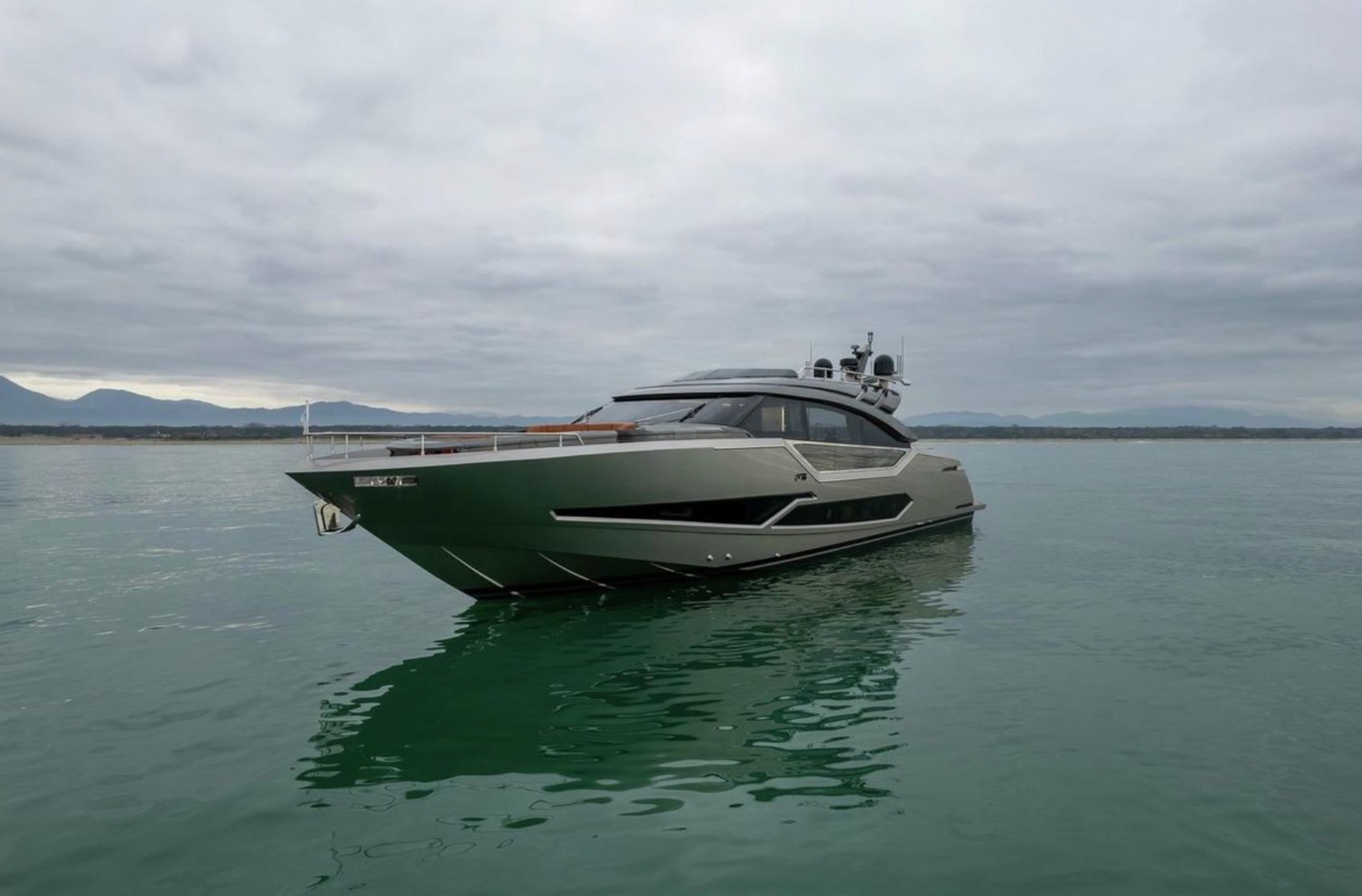 this fresh 11 million luxury toy hits the waves at more than 65 mph 4