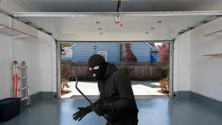 Attento ai ladri quando chiudi il garage