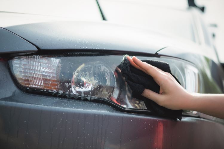 Hur man tvättar en bilveck