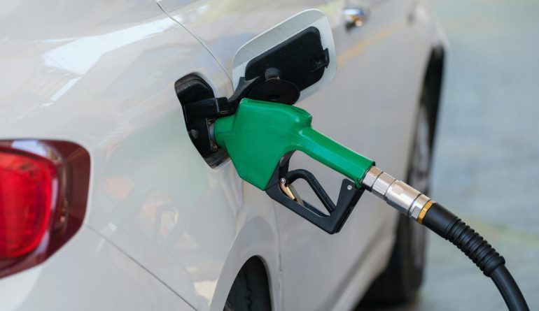 Auto a benzina - foto pexels - targetmotori.com
