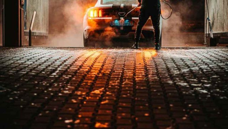 Autolavaggio in pieno centro – foto pexels – targetmotori.com