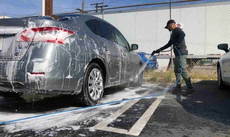 Car wash - foto wikimedia commons - targetmotori.com