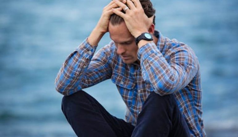 Ragazzo triste - foto pexels - targetmotori.com