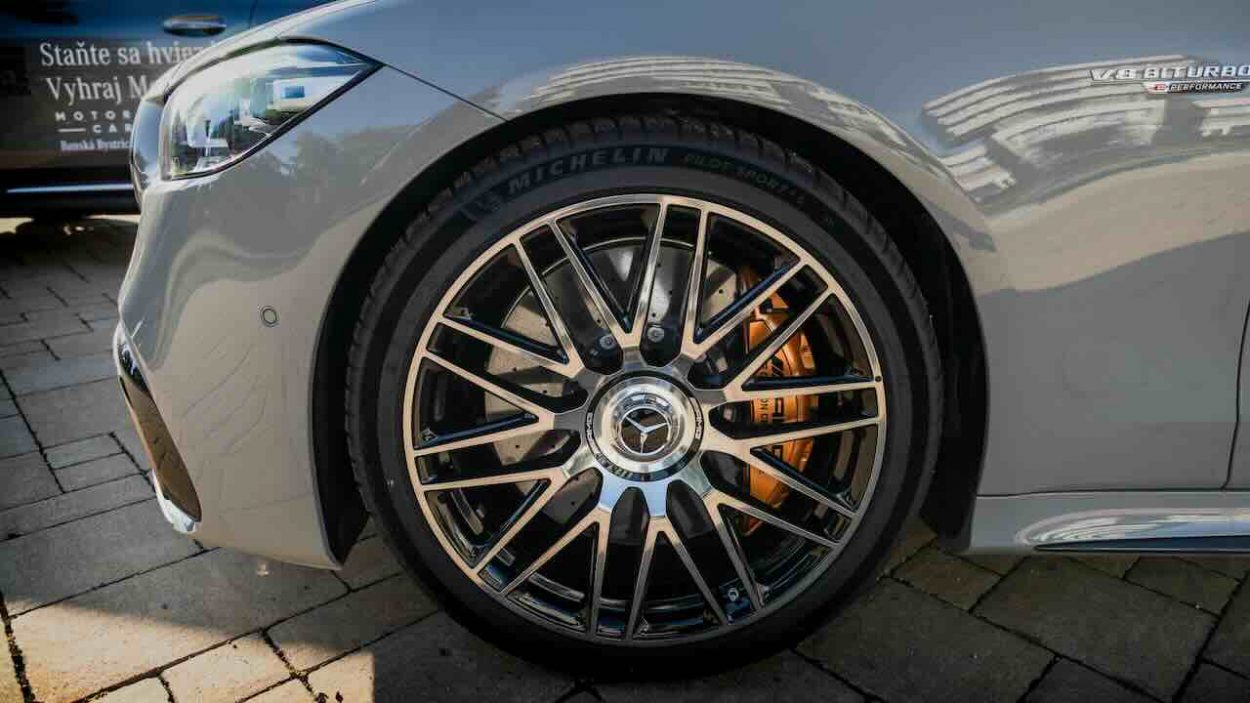 Ruota Mercedes (pexels)