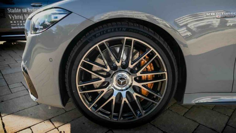 Ruota Mercedes (pexels)